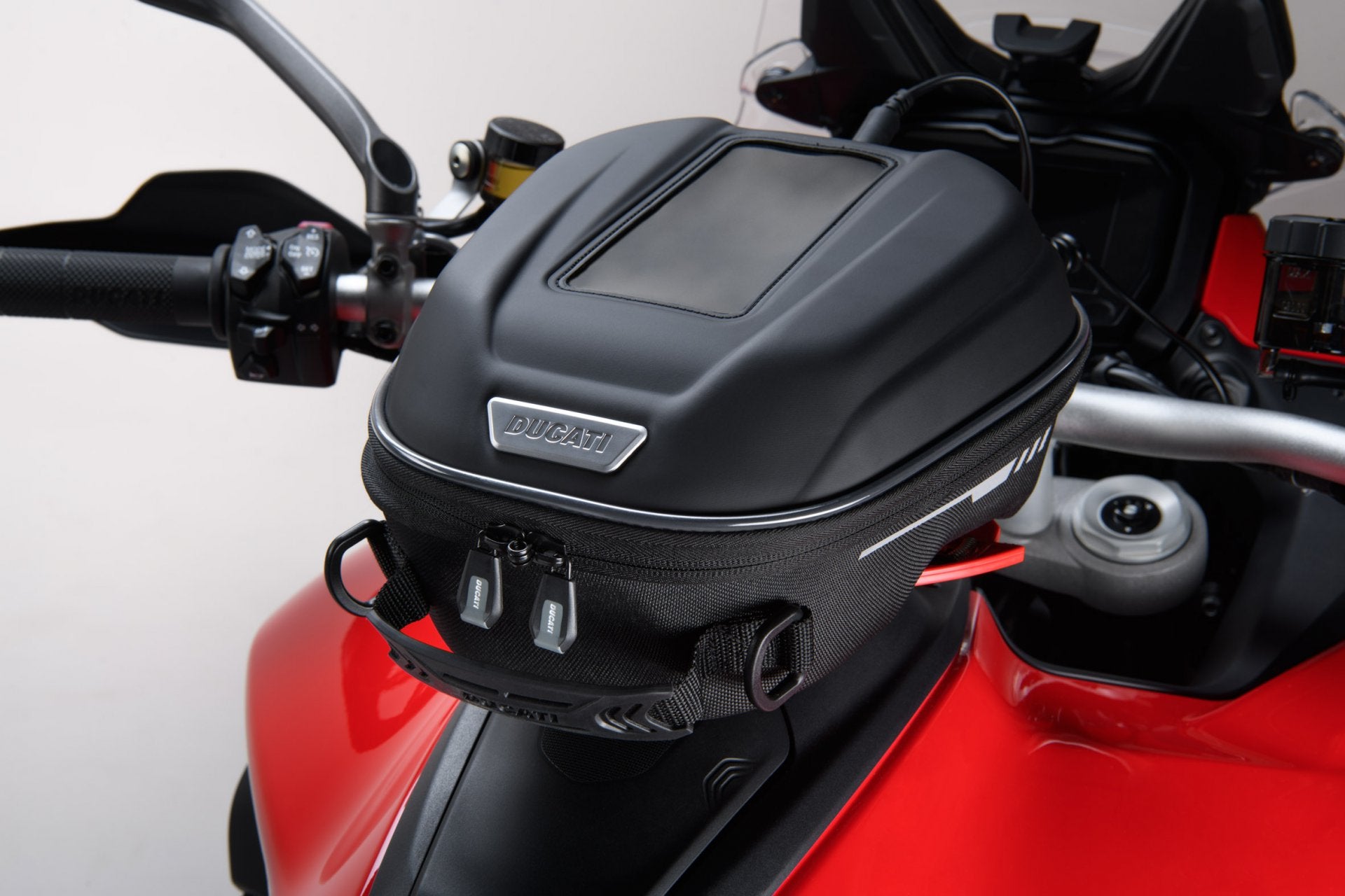 ducati lenkertasche Ducati Quick Release Tank Bag w/Smartphone Pocket (96781602A) – Seacoast Sport Cycle