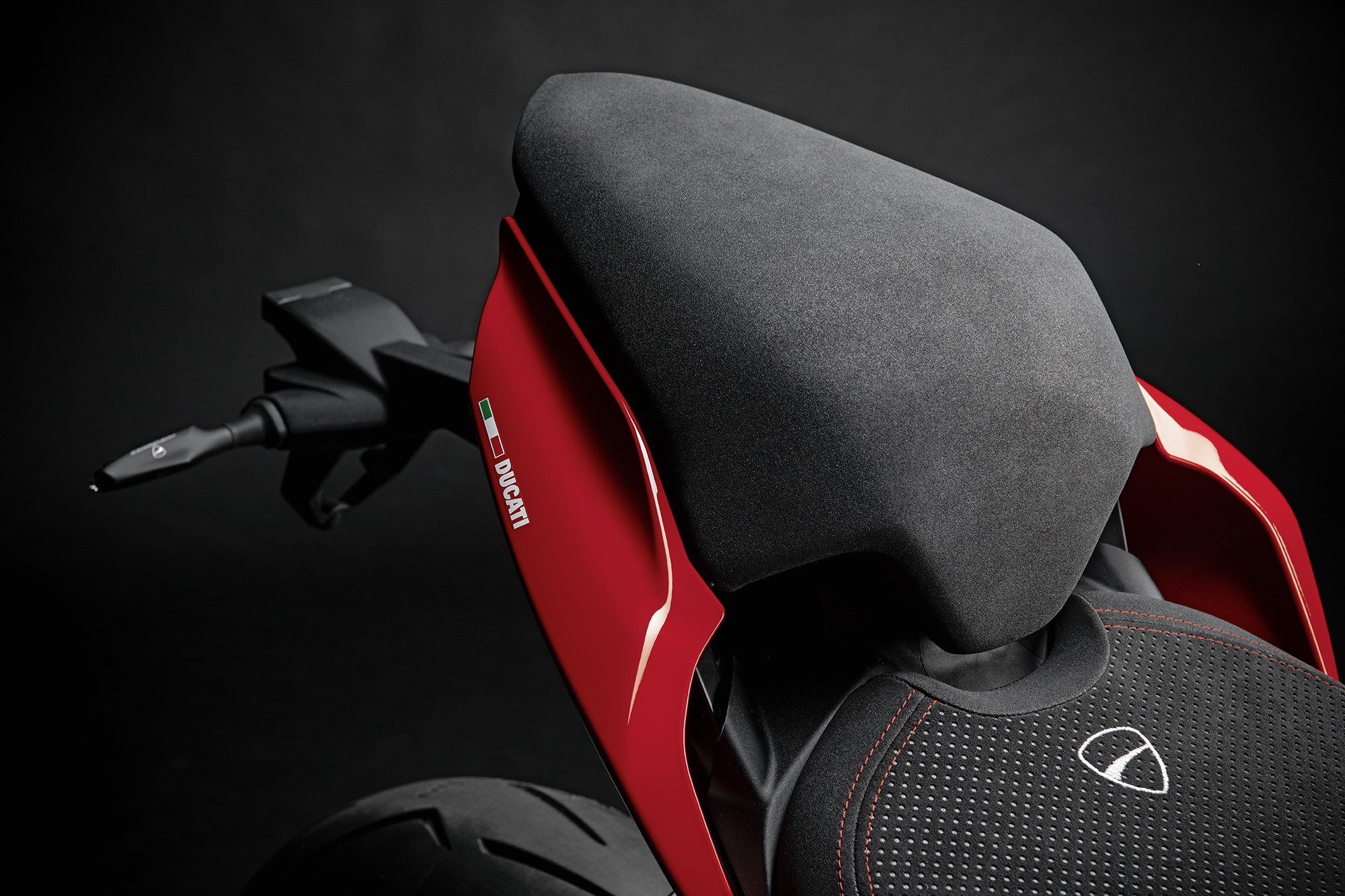 Ducati streetfighter v4 passenger seat cover deals