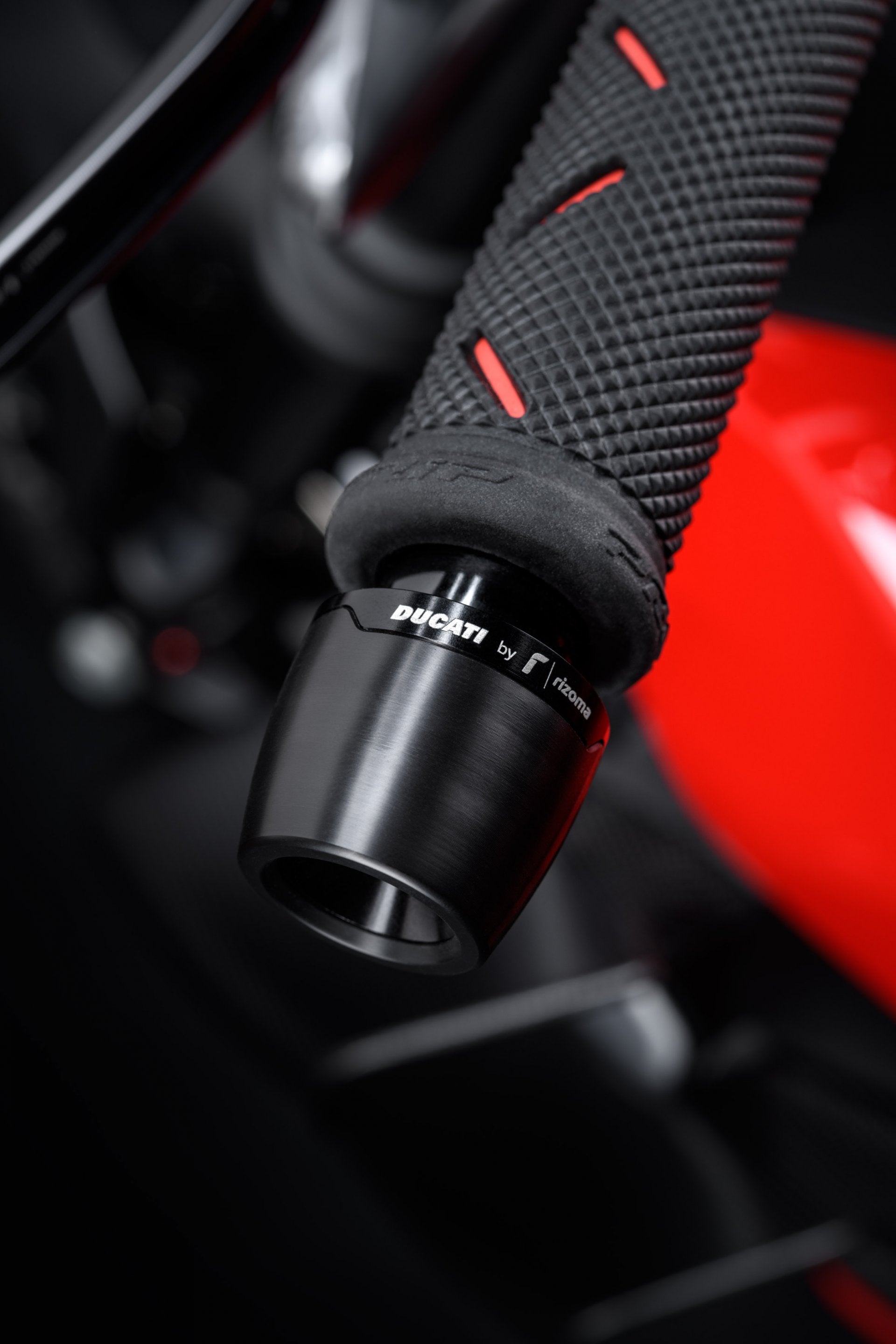 DUCATI by rizoma ハンドルバーエンド　レッド 97380861AA_CU_VERT_SFV2_MY22_U
